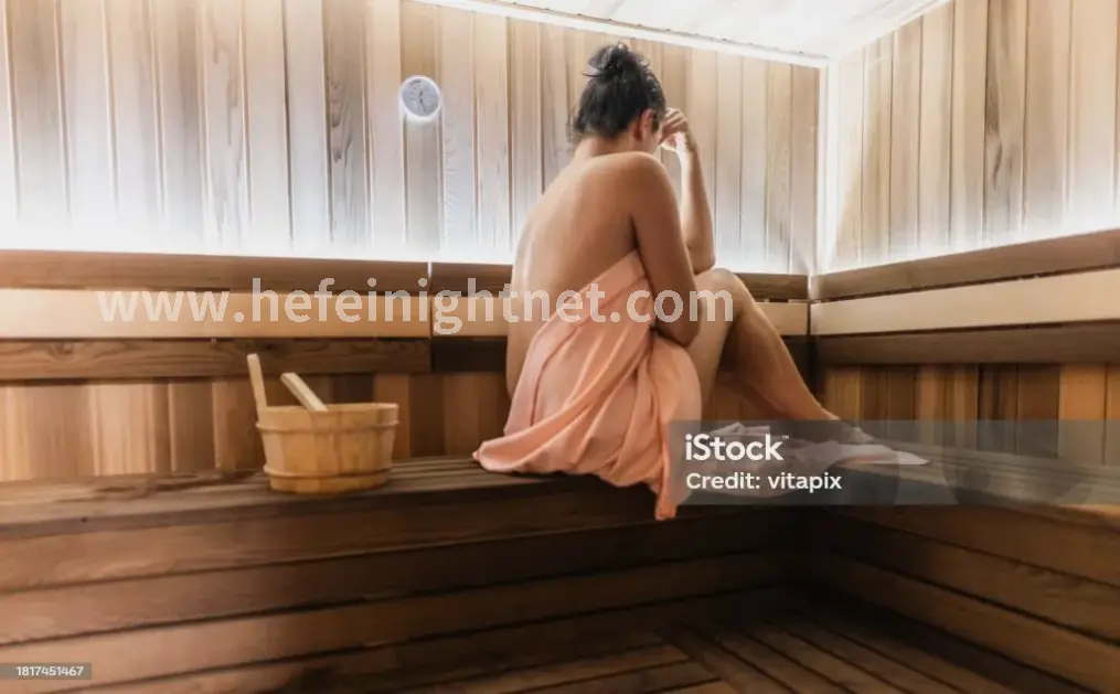 颈部自我按摩手法